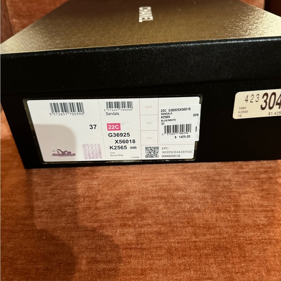 Chanel sandals, only wore once. - Picture 4 of 6